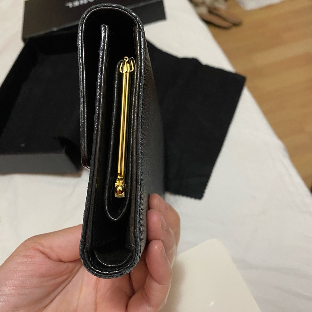 Authentic Chanel semi clutch wallet, authentic - Picture 15 of 16